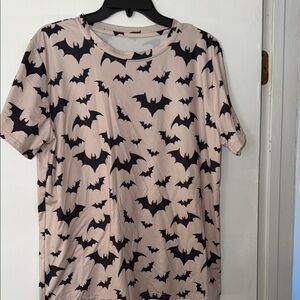 Bat Print T-Shirt in Tan and Black

Halloween festive shirt